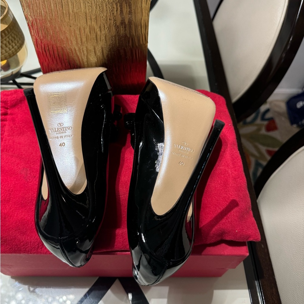 Valentino Black Stiletto Heels with Bow - Picture 3 of 6